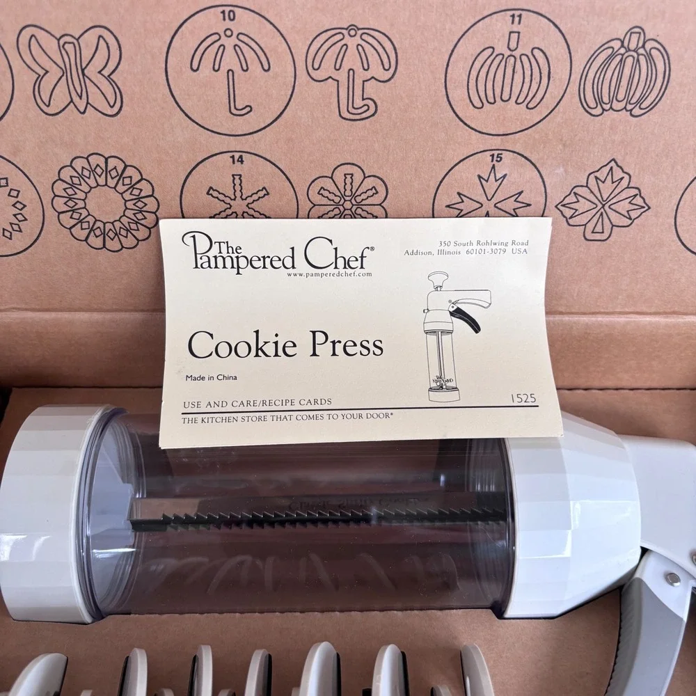 Pampered Chef 1525 Cookie Press‎ Kit with 15 Discs Holiday Baking